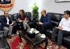 French Marine Specialist Calls on DU VC